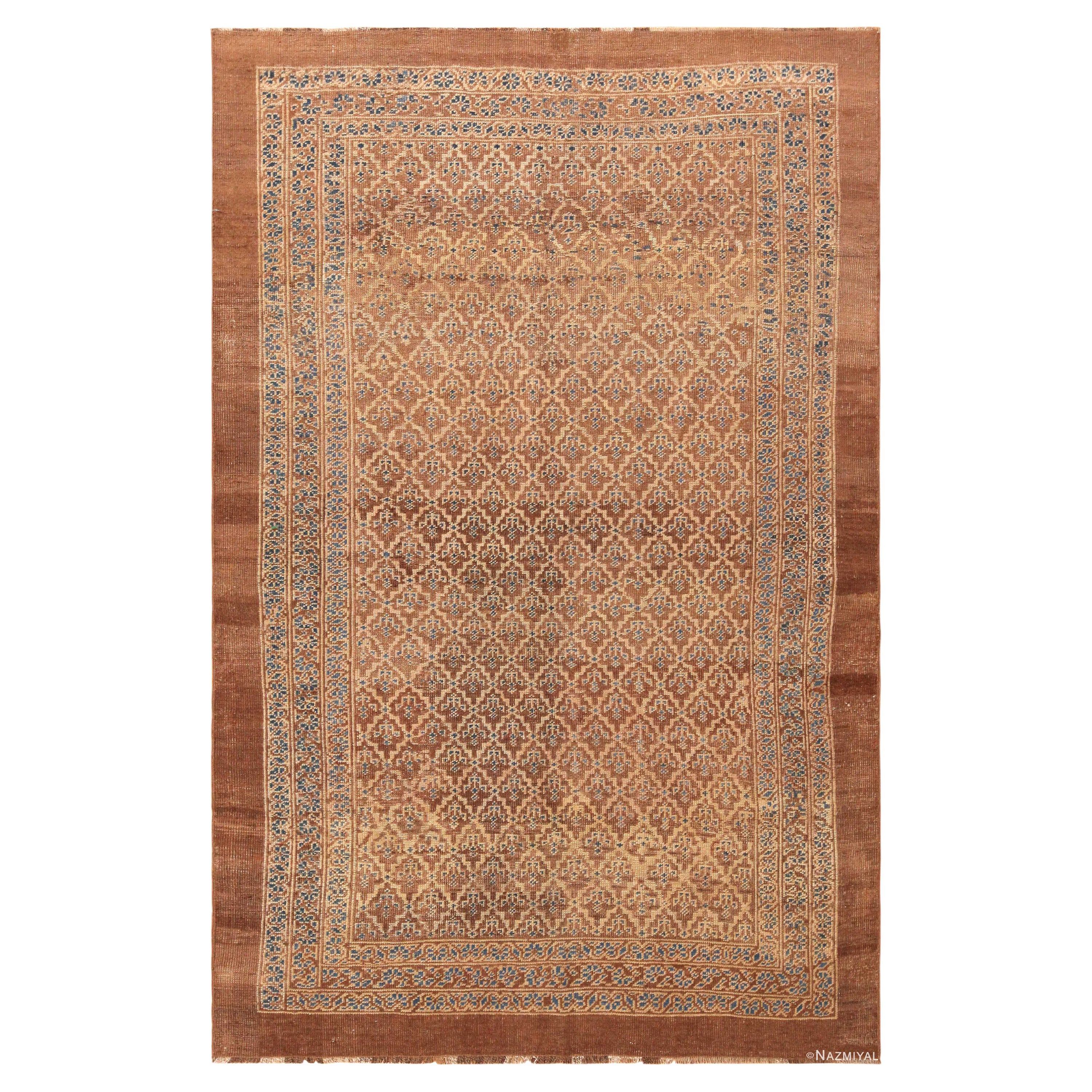 Nazmiyal Collection Antique Persian Bakshaish Rug. 5 ft 5 in x 8 ft 5 in 