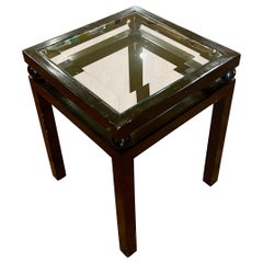 Petite et rare table de cocktail d'extrémité Art Déco en bois laqué et verre