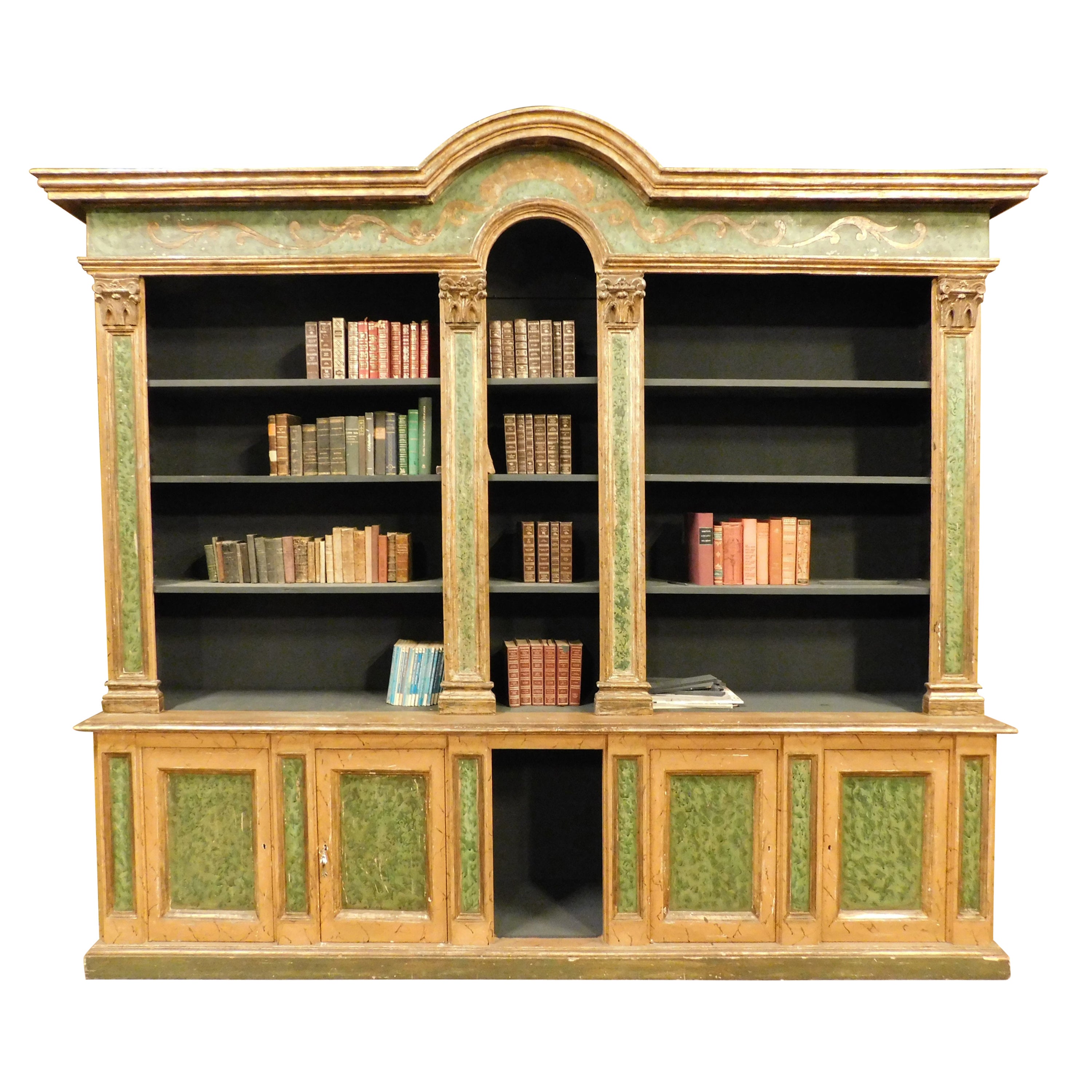 Vintage Bookcase in Lacquered and Gilded Wood, 1950s Italy For Sale