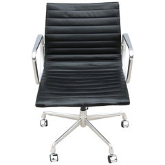 Mid-Century Modern Herman Miller Eames Aluminum Group Black Management Chair