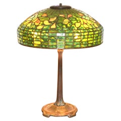 Lampada da tavolo a foglia di limone vorticosa di Tiffany Studios