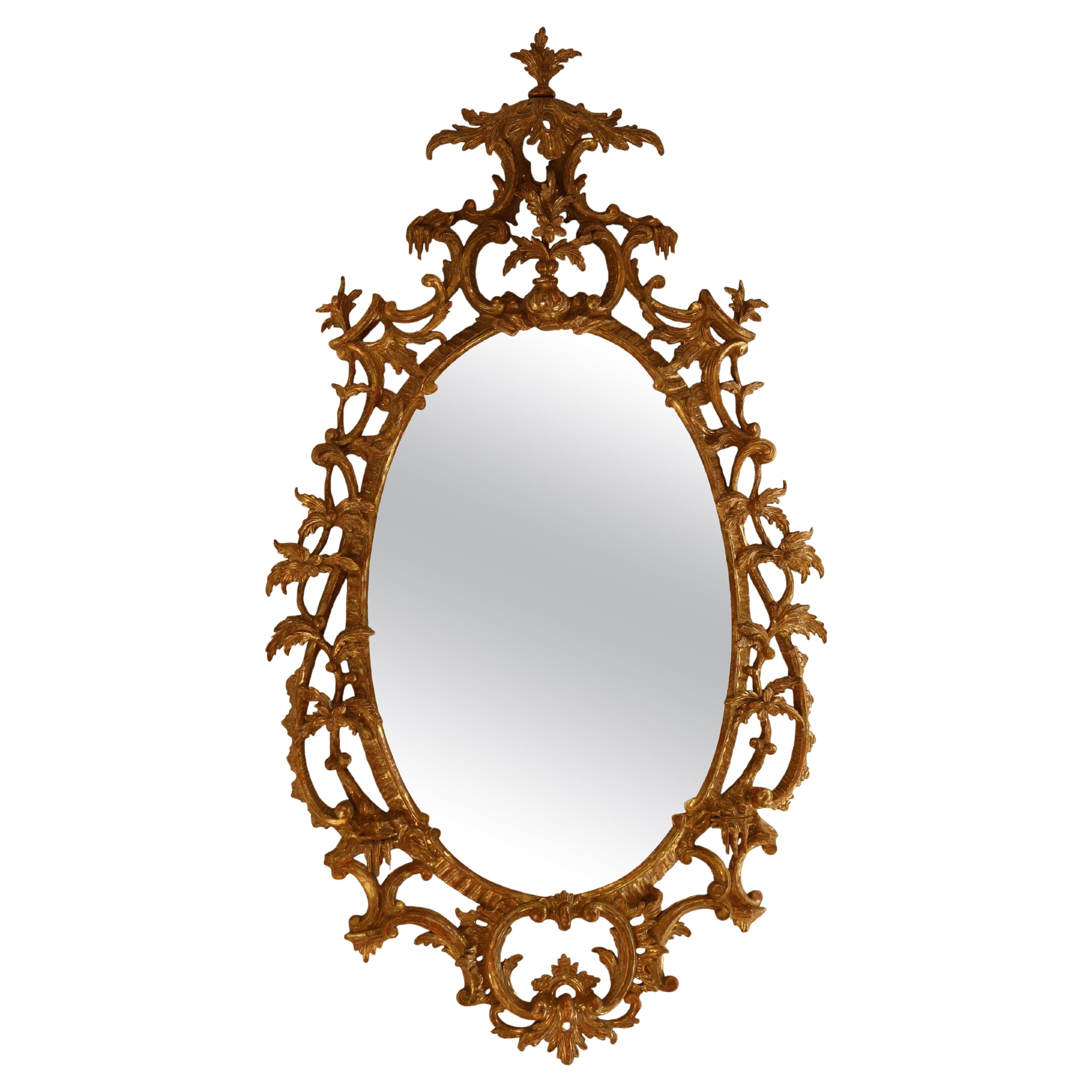Miroir ovale ancien d'époque Chippendale en bois sculpté et doré
