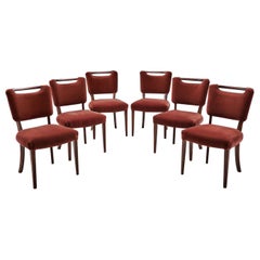 Ensemble de six chaises de salle à manger tapissées par un ébéniste européen, Europe, vers les années 1950