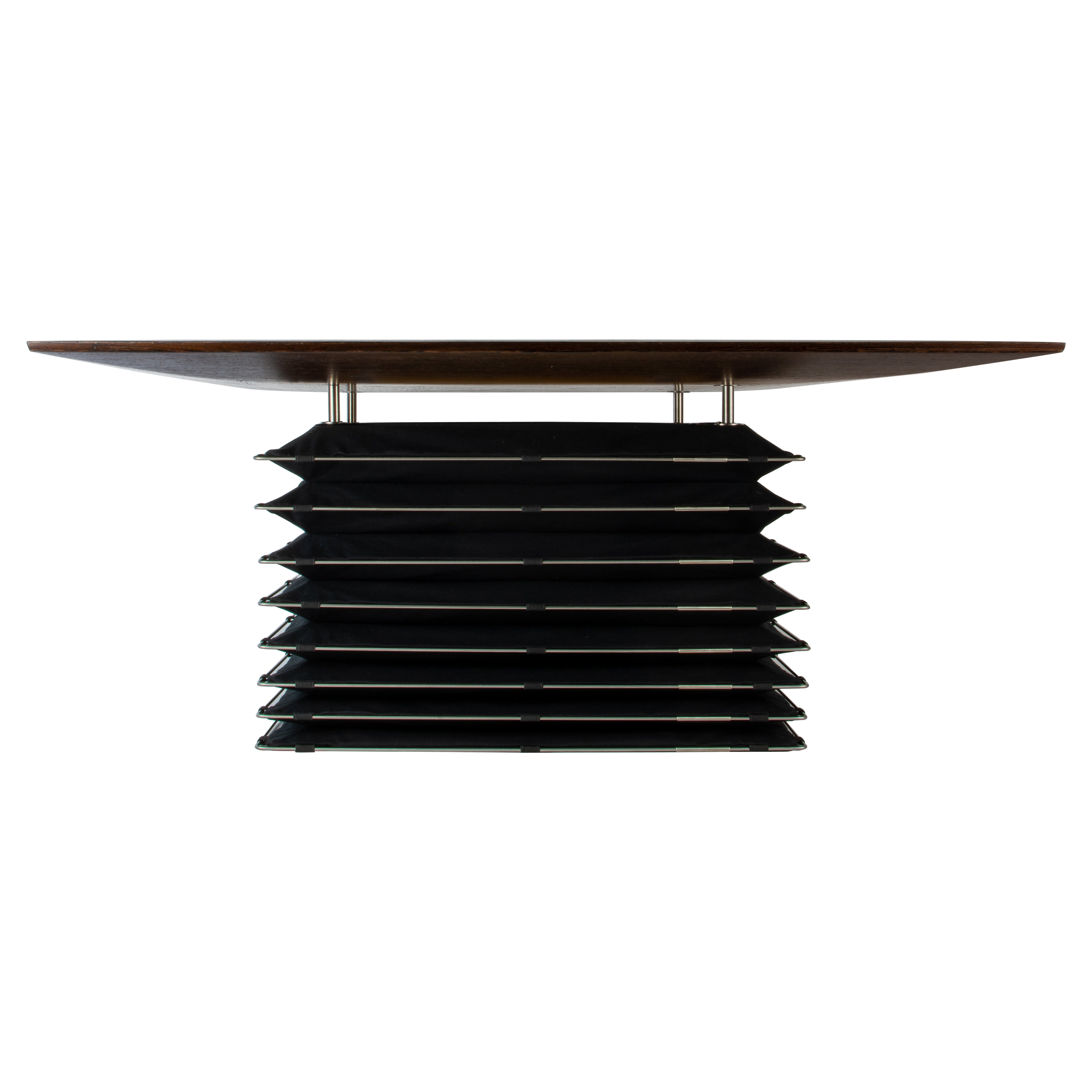 Table basse inspirée de l'architecture japonaise, fabriquée à la main en Pologne