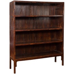 Qing Dynasty 19. Jahrhundert Bücherregal mit vier Regalen und dunkler Patina