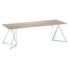 Table sur pied en acier 240 en chêne de Sebastian Scherer