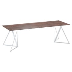 Table sur pied en acier 240 en noyer de Sebastian Scherer