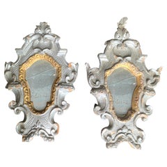 Paire de miroirs muraux italiens anciens du 18ème siècle, sculptés et peints à la main