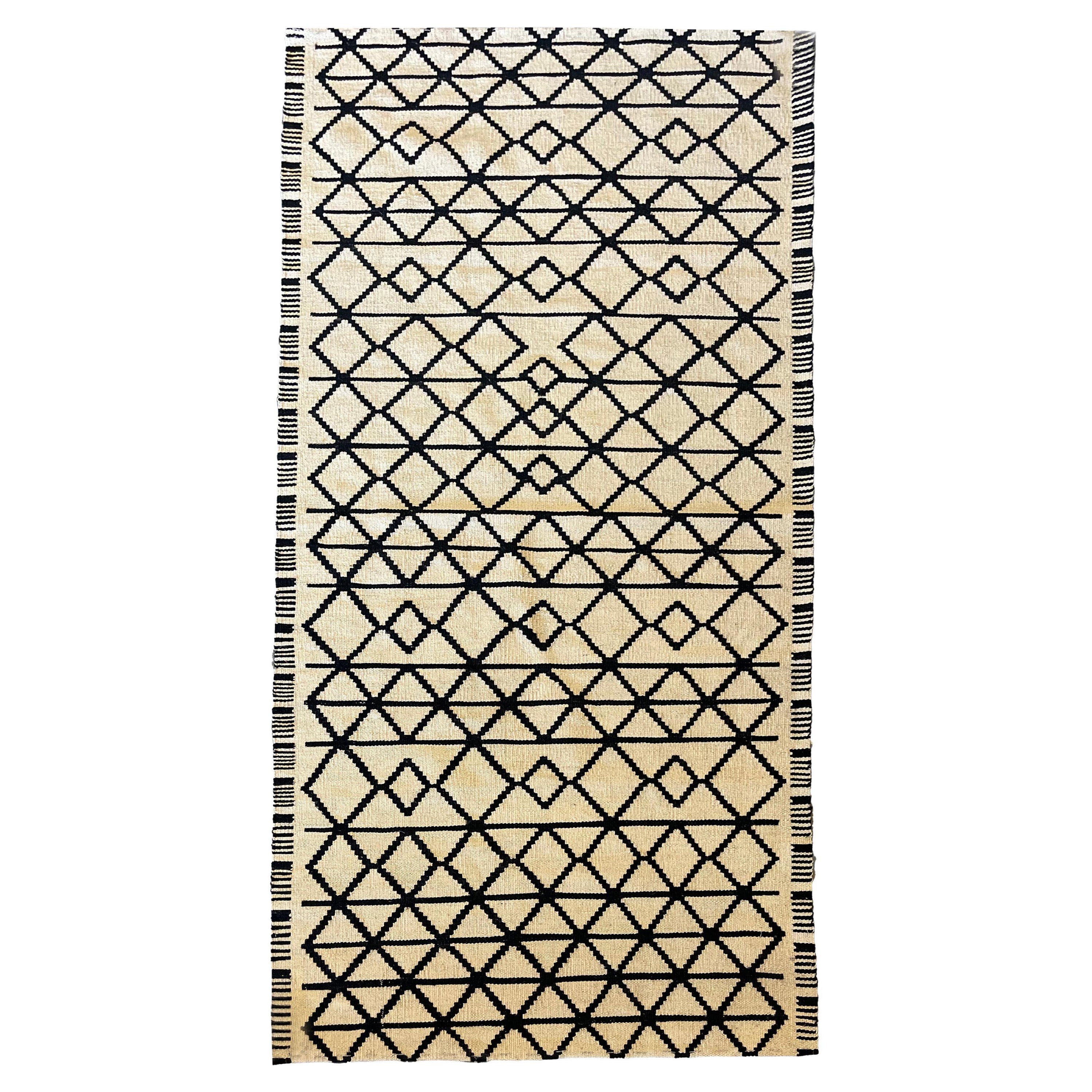 Abstract Kilim Rug Ivory / Black Modern Wool Scandinavian Rug Carpet For Sale
