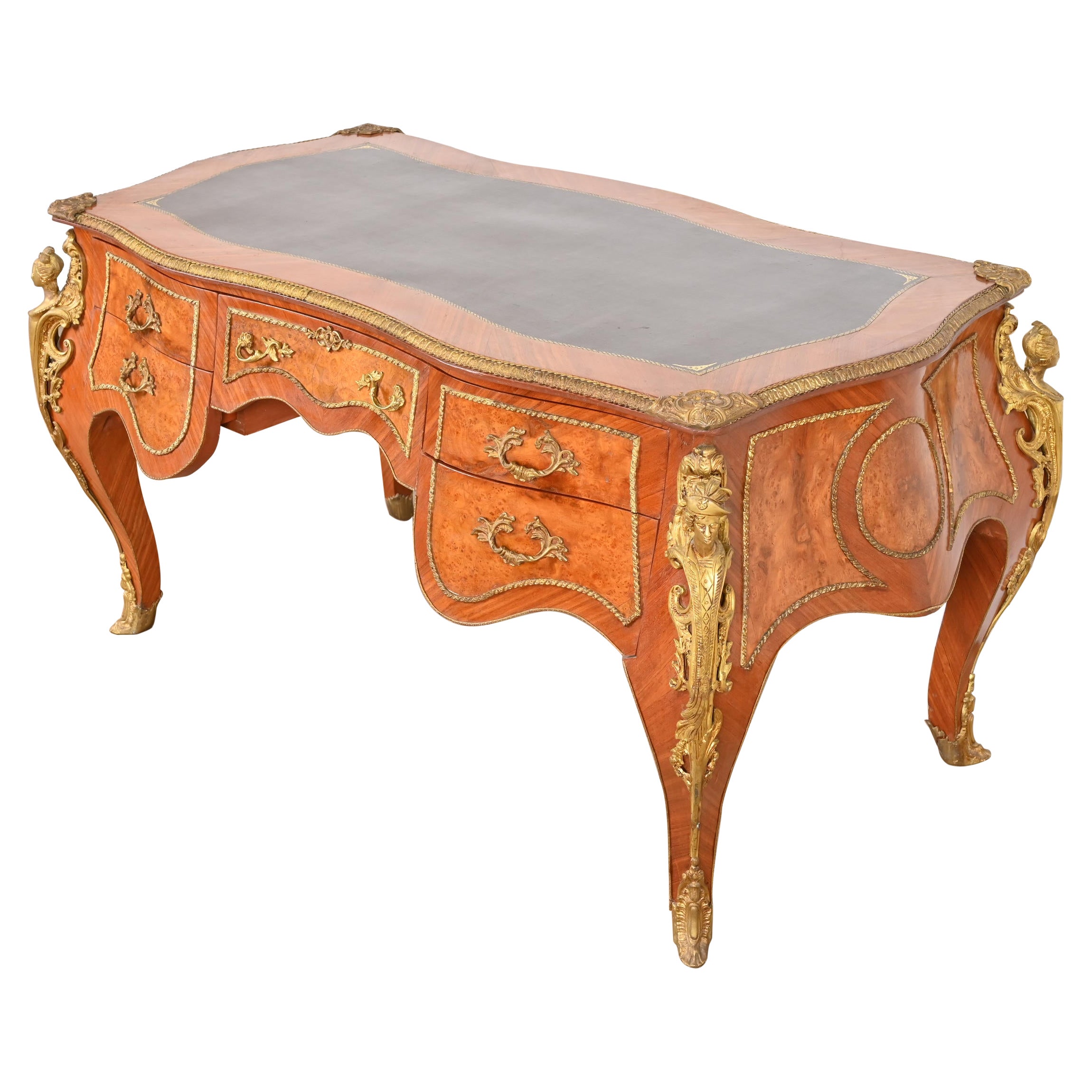 Bureau Louis XV en bois de roi et de ronce, avec plateau en cuir et bronze doré en vente