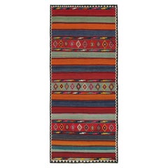 Nordwestlicher persischer Kelim mit Streifen und geometrischen Mustern von Teppich & Kilim