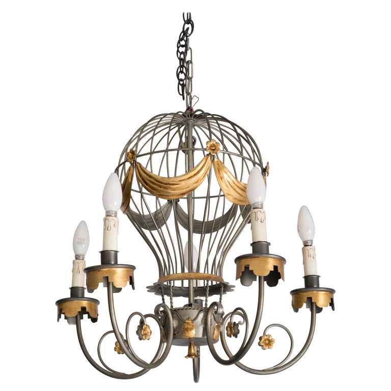 Lustre montgolfière en métal doré En vente sur 1stDibs