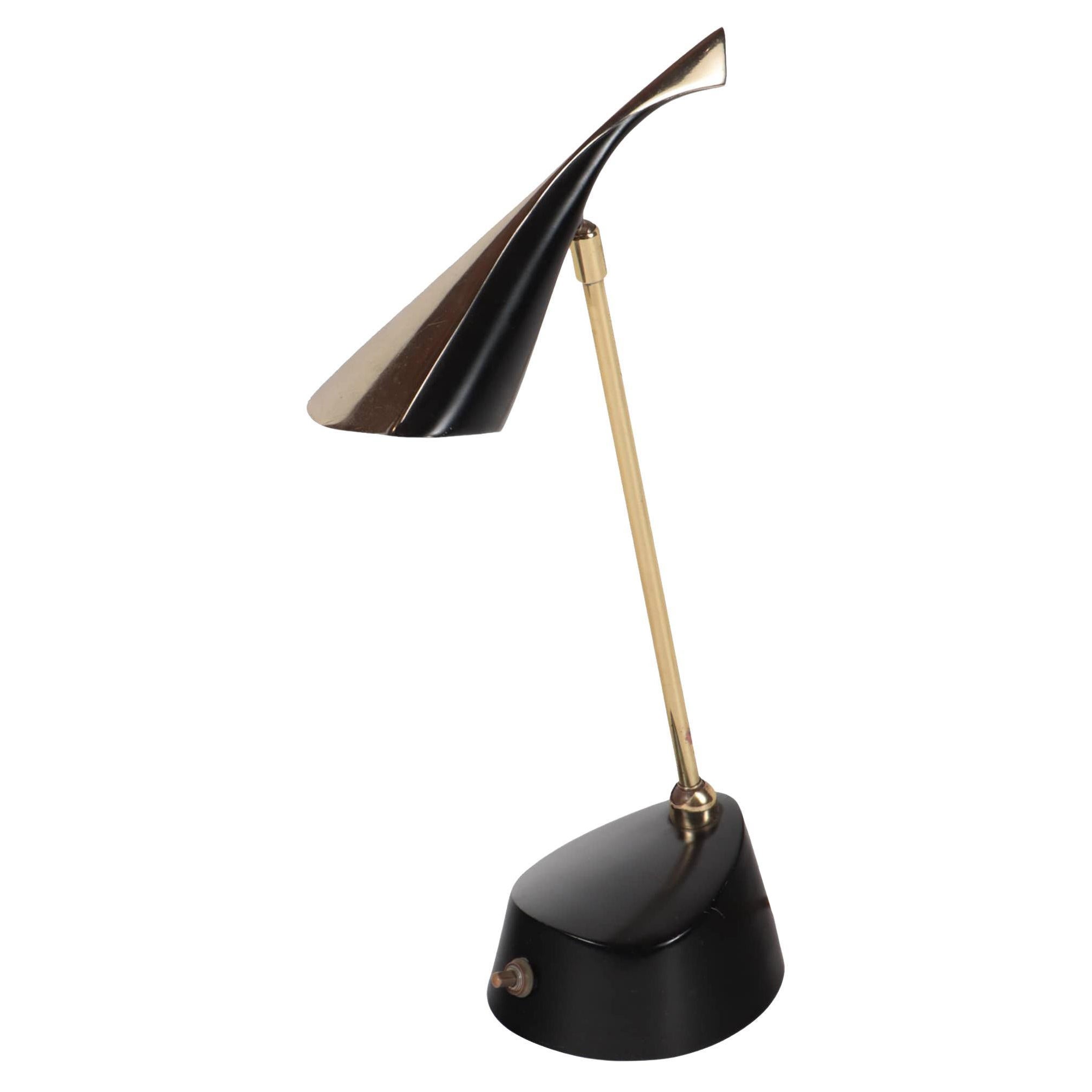Mid-Century Modern Futuristic Black Enameled Metal and Brass Laurel Desk Lamp For Sale