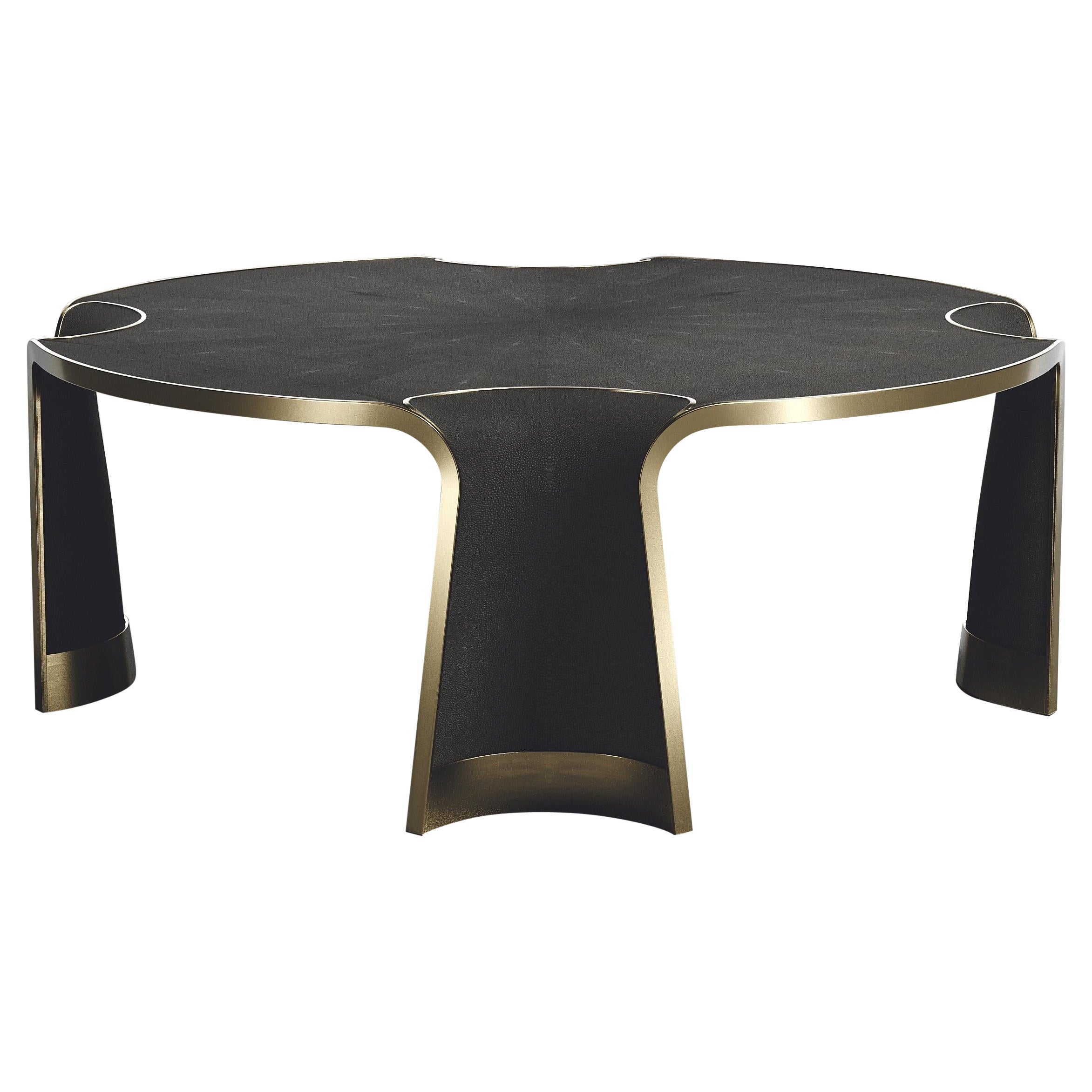 Table basse en galuchat avec incrustation en bronze-patina et laiton de R&Y Augousti