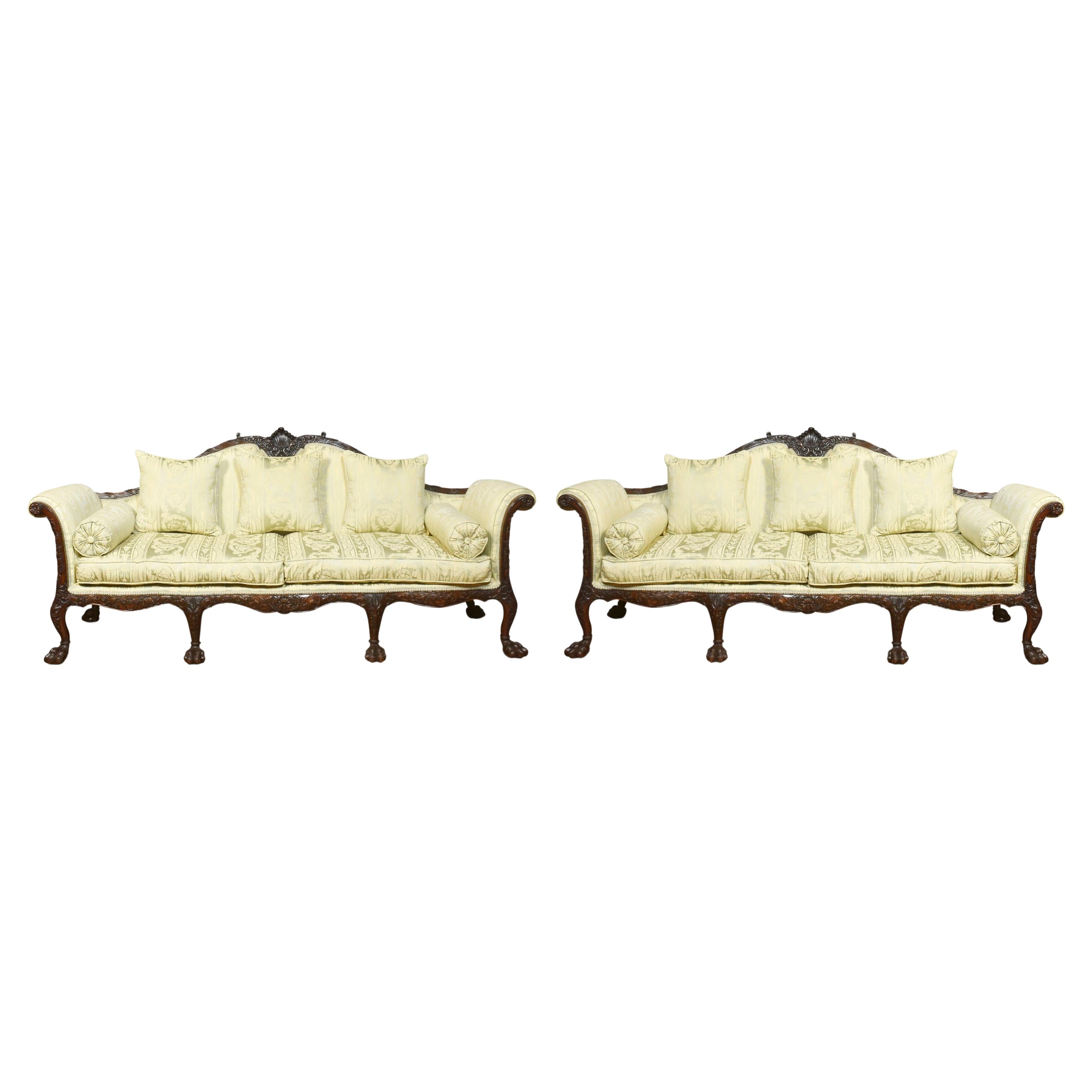 Paar Chippendale-Revival-Sofas