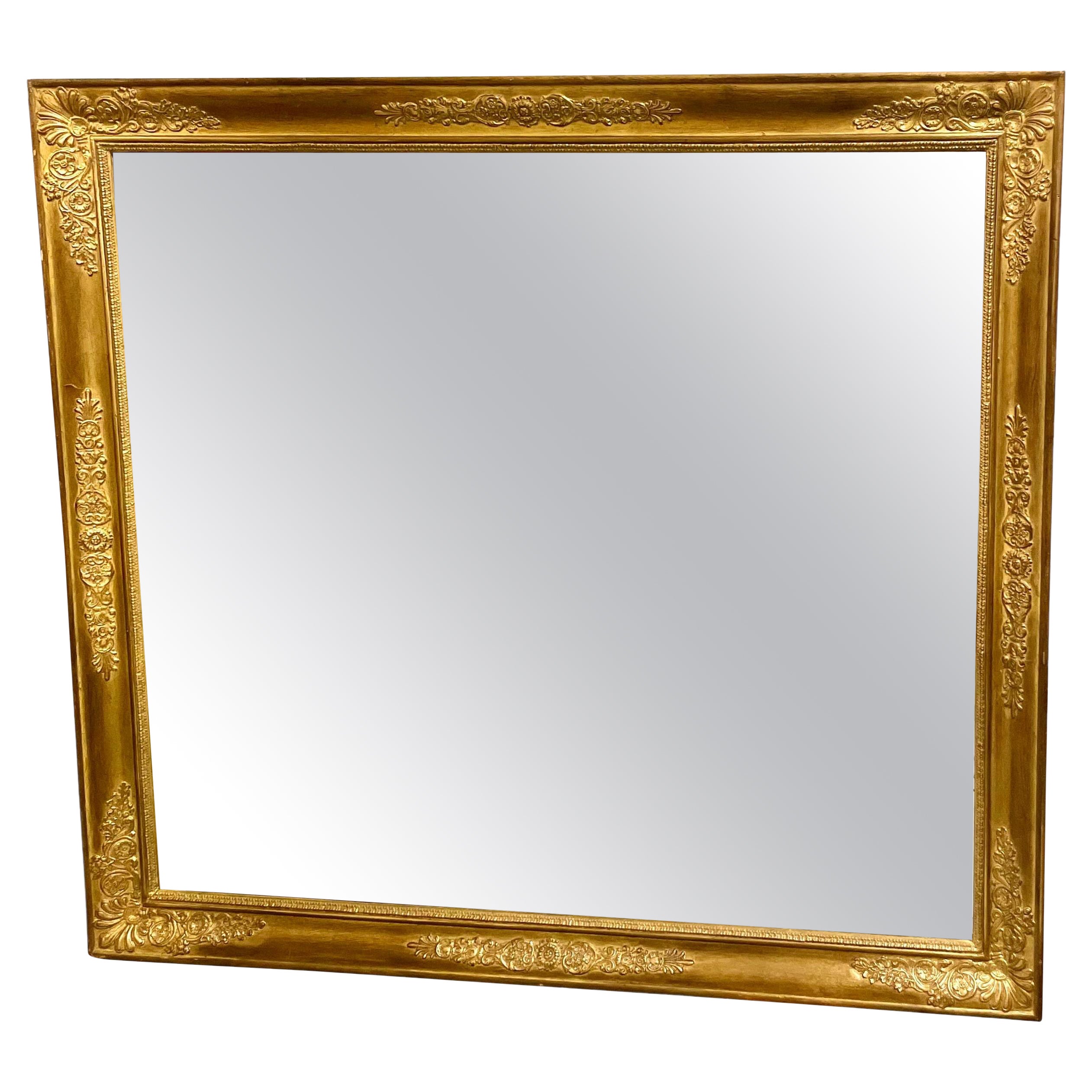 Miroir rectangulaire néoclassique français en bois doré