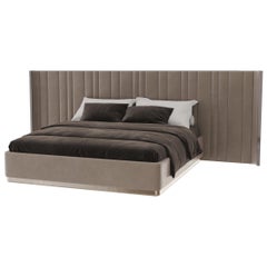 Saga 125 XL Italian Curved Bed in Nabuck Leather