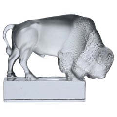 Skulptur aus klarem Glas des 20. Jahrhunderts mit dem Titel „Bison Briefbeschwerer“ von Lalique Glass