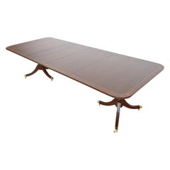 Kindel Furniture table de salle à manger géorgienne à double piédestal en acajou, revernie