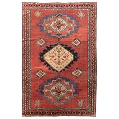 Mitte des 20. Jahrhunderts handgefertigter türkischer anatolischer Teppich in Zimmergröße
