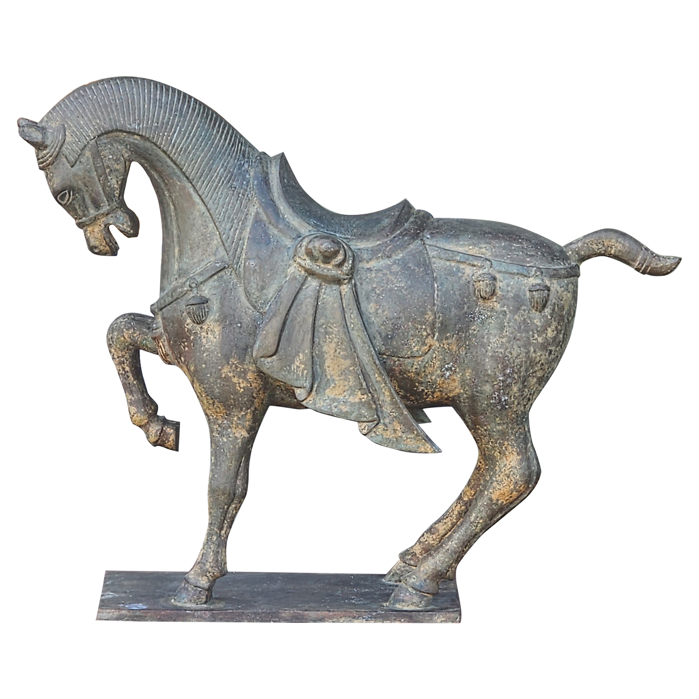 Sculpture de cheval vintage à grande échelle en bronze de la dynastie Tang 