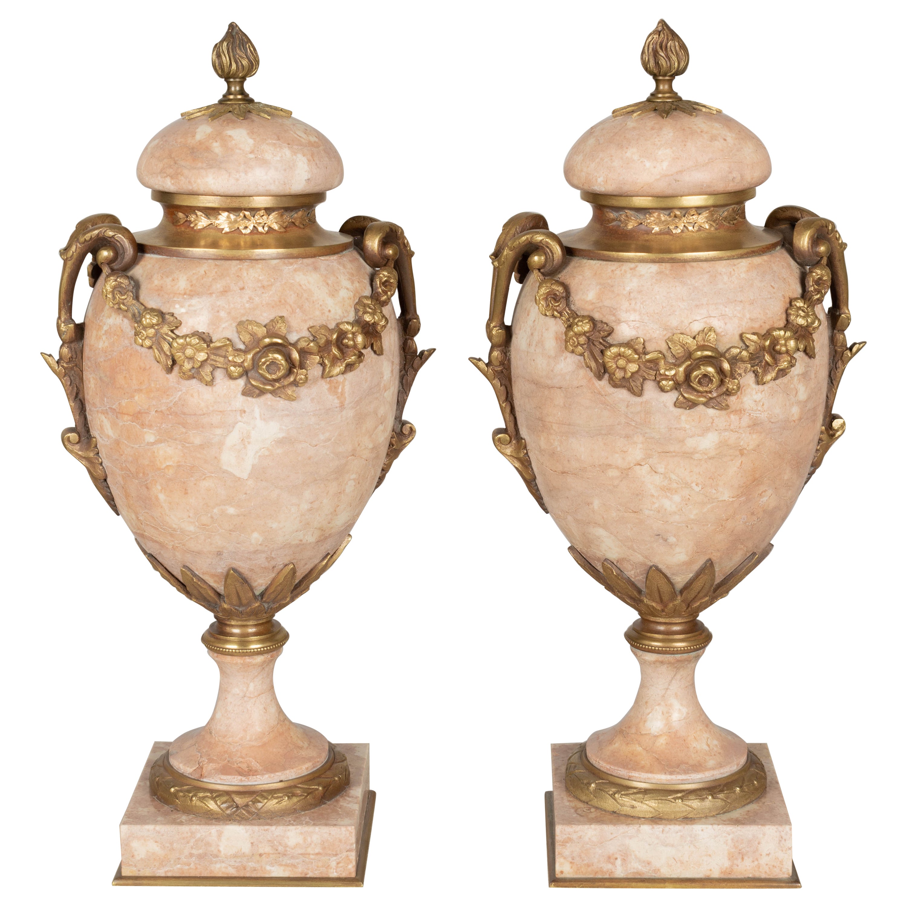 Paire de Cassolettes françaises du 19ème siècle en marbre et bronze doré en vente