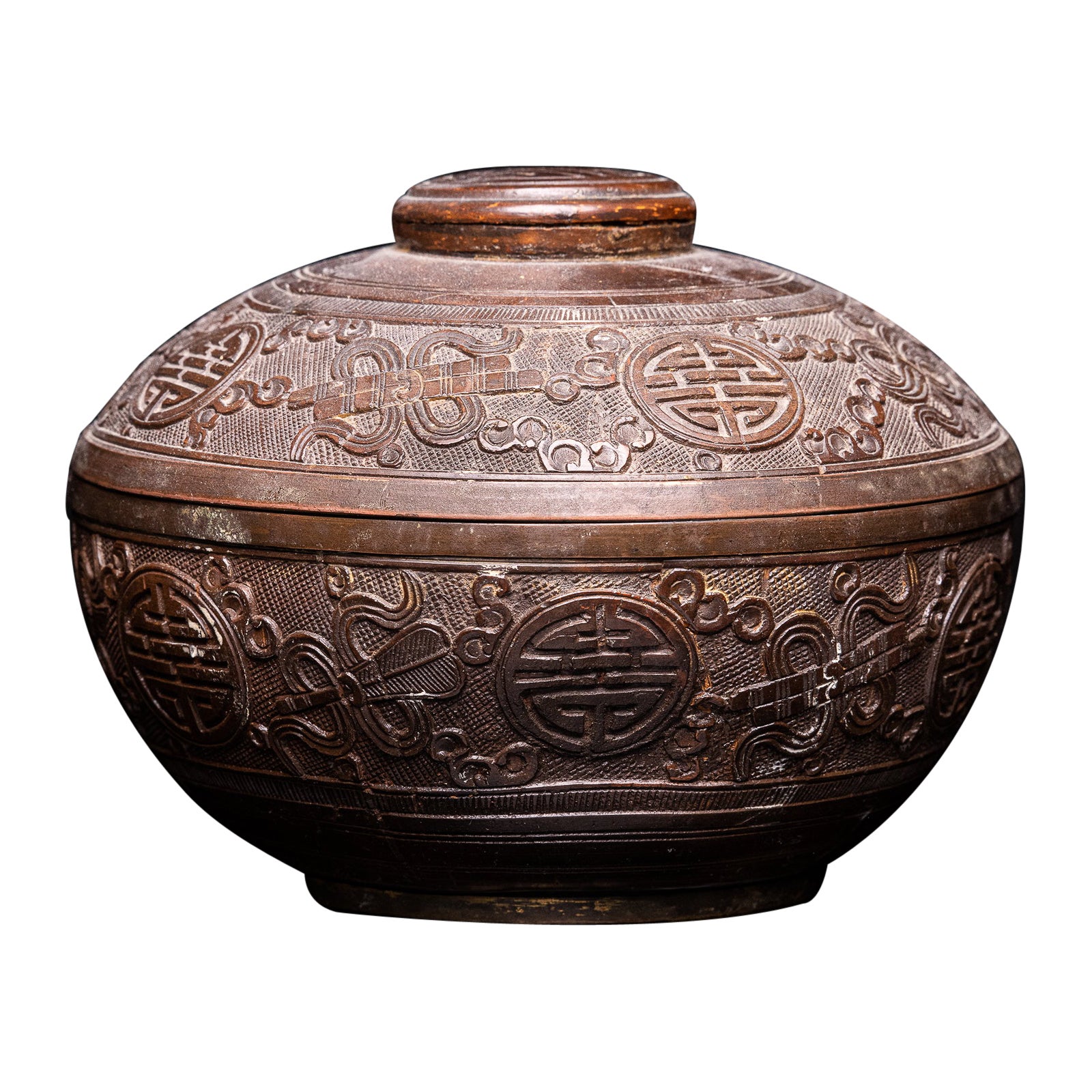 Bol de rangement asiatique ancien décoré avec couvercle, sculpté dans de la coquille de noix de coco