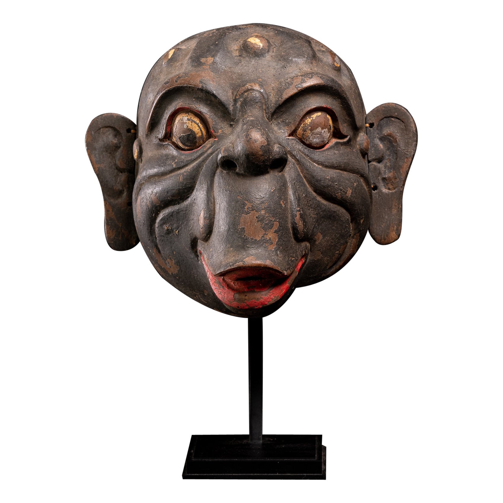 Insolite masque balinais Hanuman du 19ème siècle en bois clair polychromé. en vente
