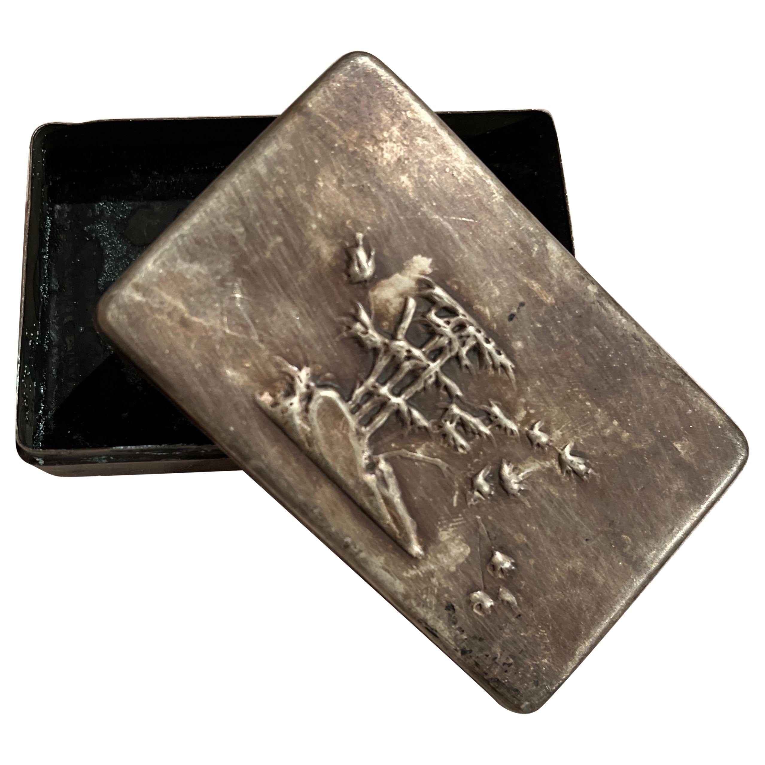 Boîte à encre chinoise ancienne en bronze repoussé en vente