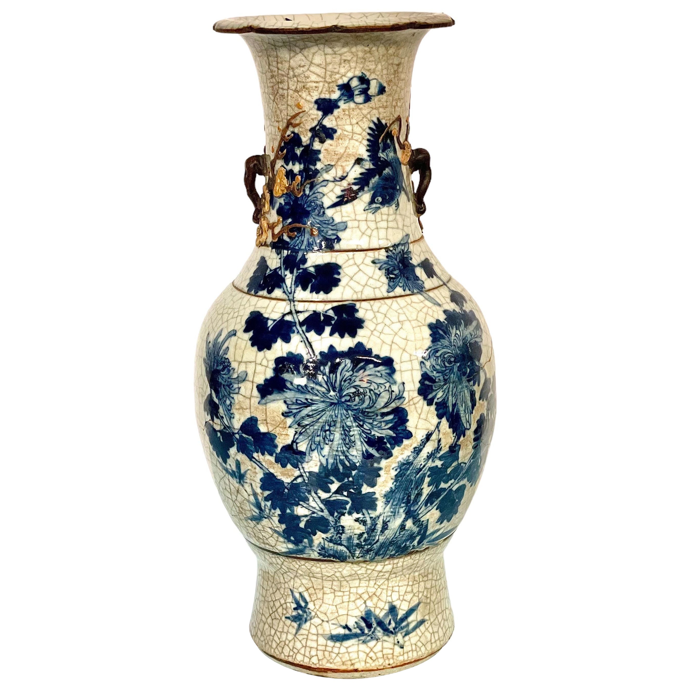 Vase chinois en céramique craquelée bleu et blanc de Nanjing