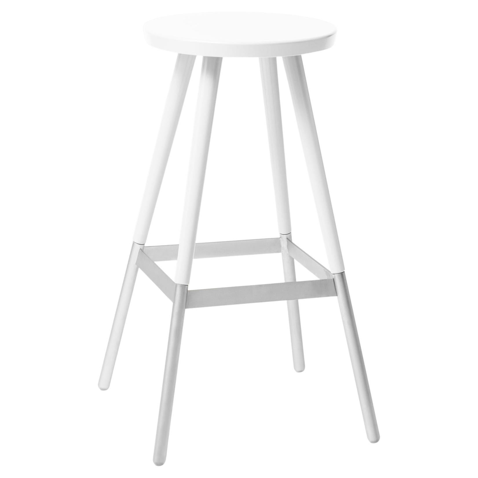 Grand tabouret blanc Tupp par Storängen Design