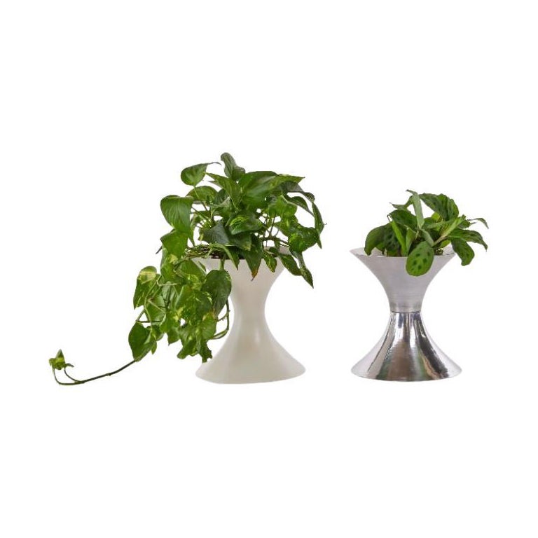 Set of 2 Dawn Planters, Gray & White by Laun For Sale