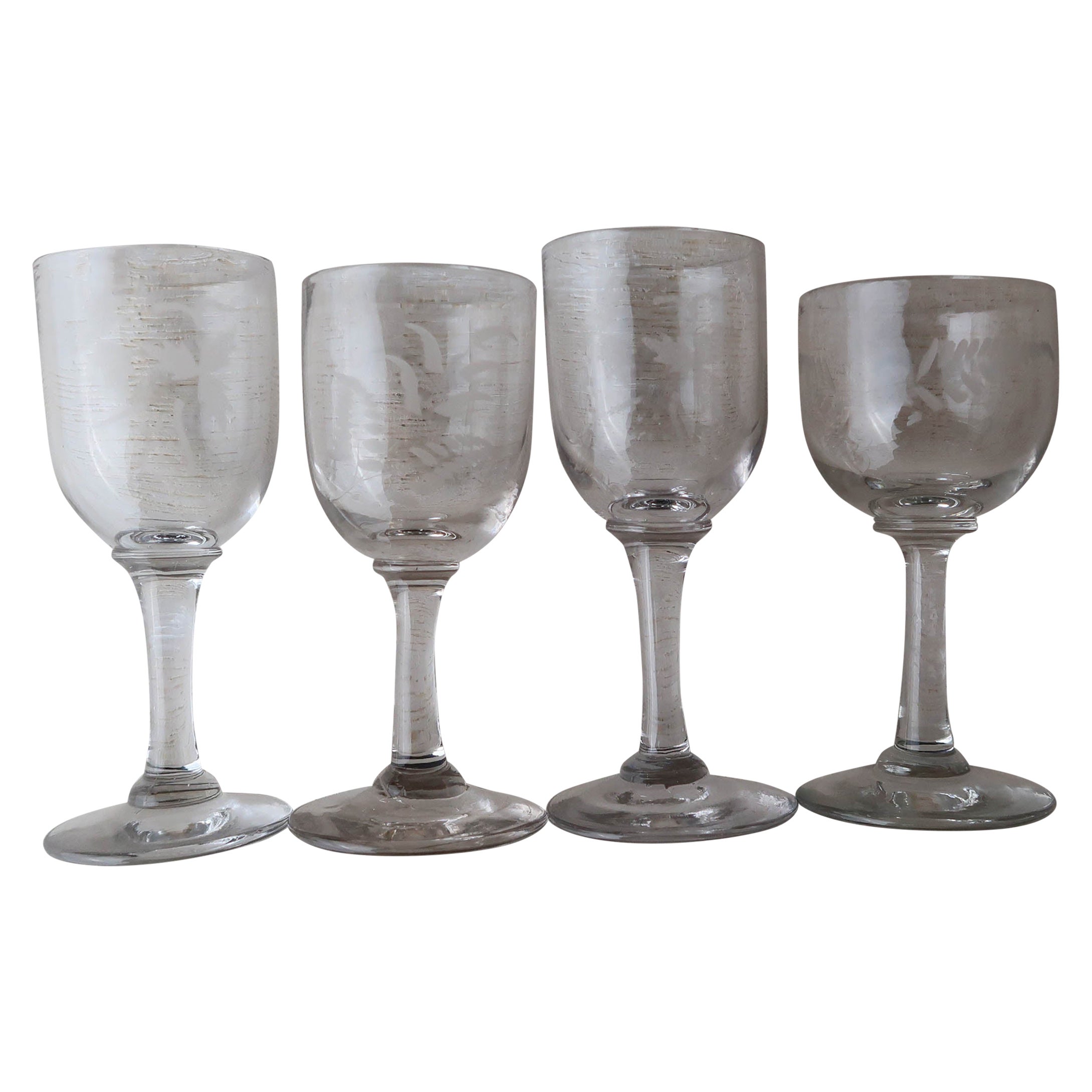 Collection de 4 petits verres anglais du 19e siècle gravés à l'eau-forte