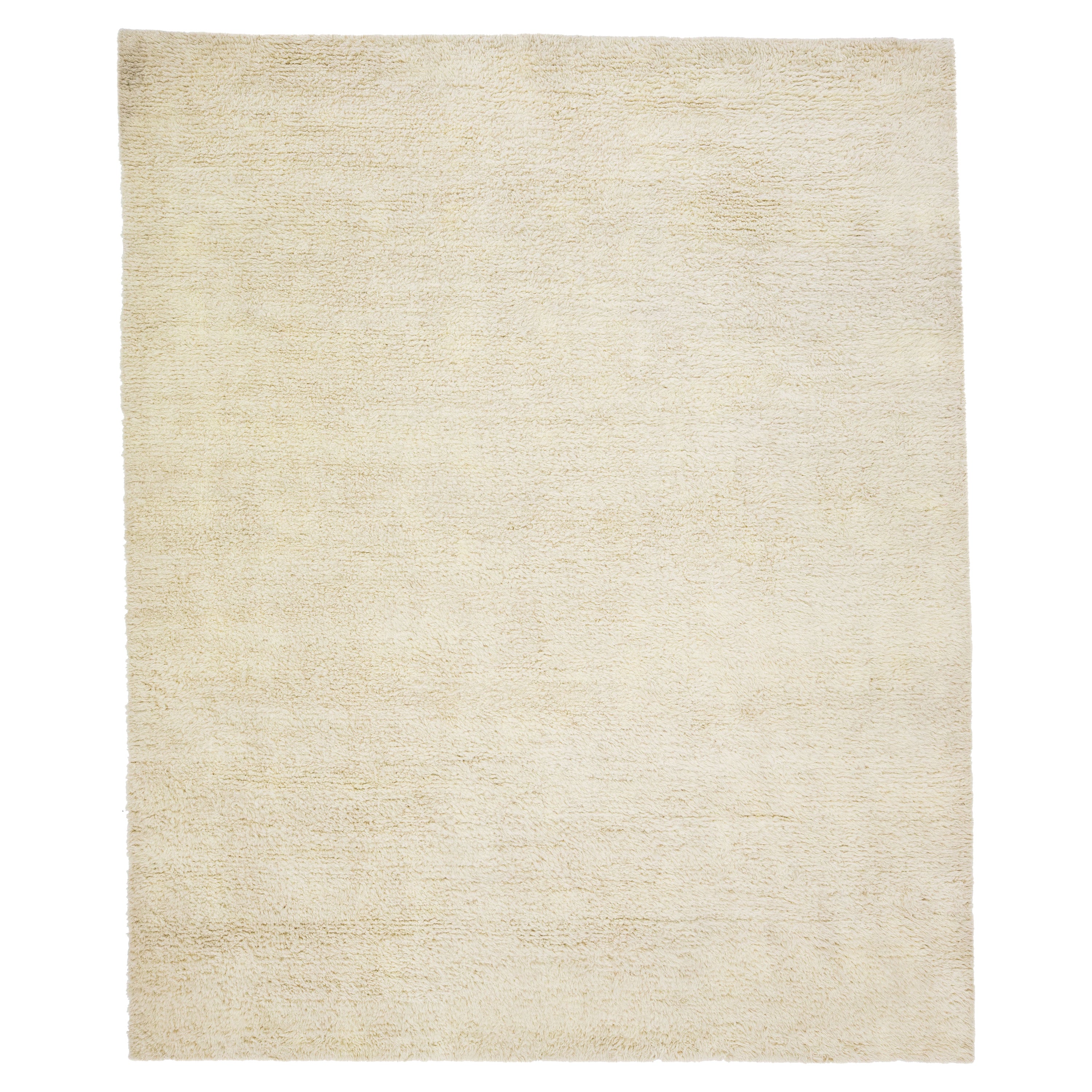 Solid Modern Moroccan Wool Rug Handmade with Ivory Field For Sale