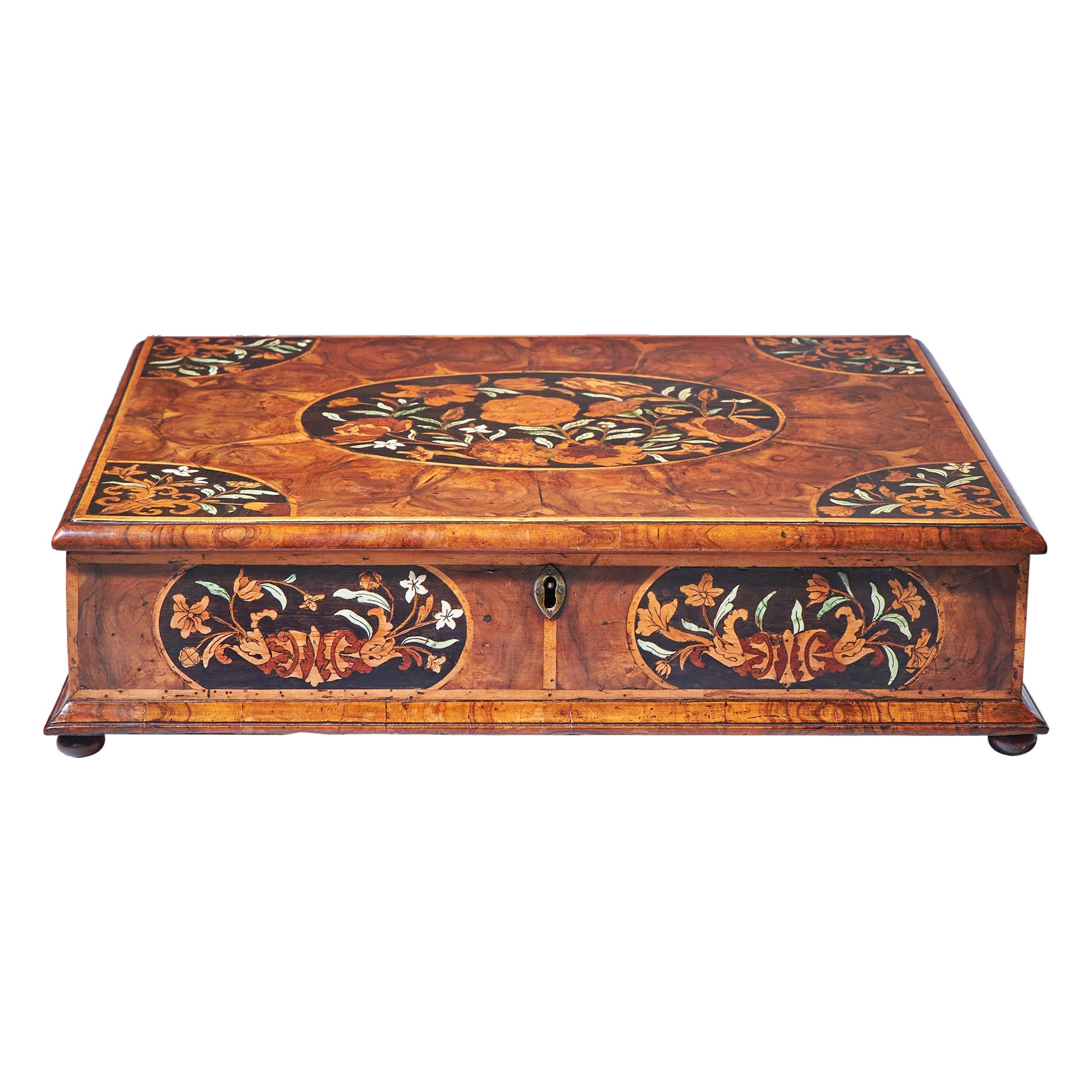 17th Century William and Mary Floral Marquetry Olive Oyster Lace Box, Circa 1685 For Sale