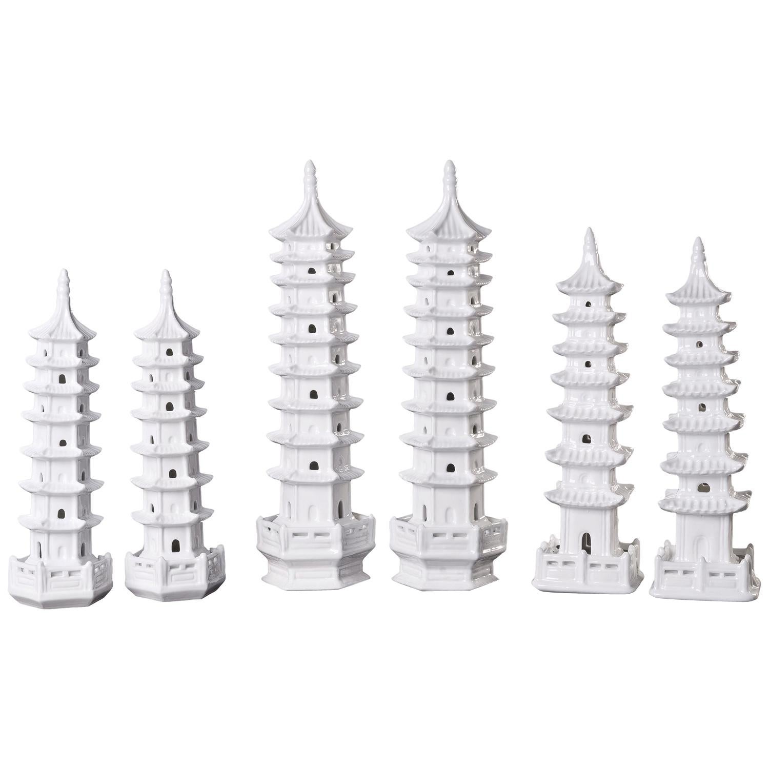 Ensemble de six Pagodas en porcelaine blanche Blanc de Chine, Chinoiserie en vente