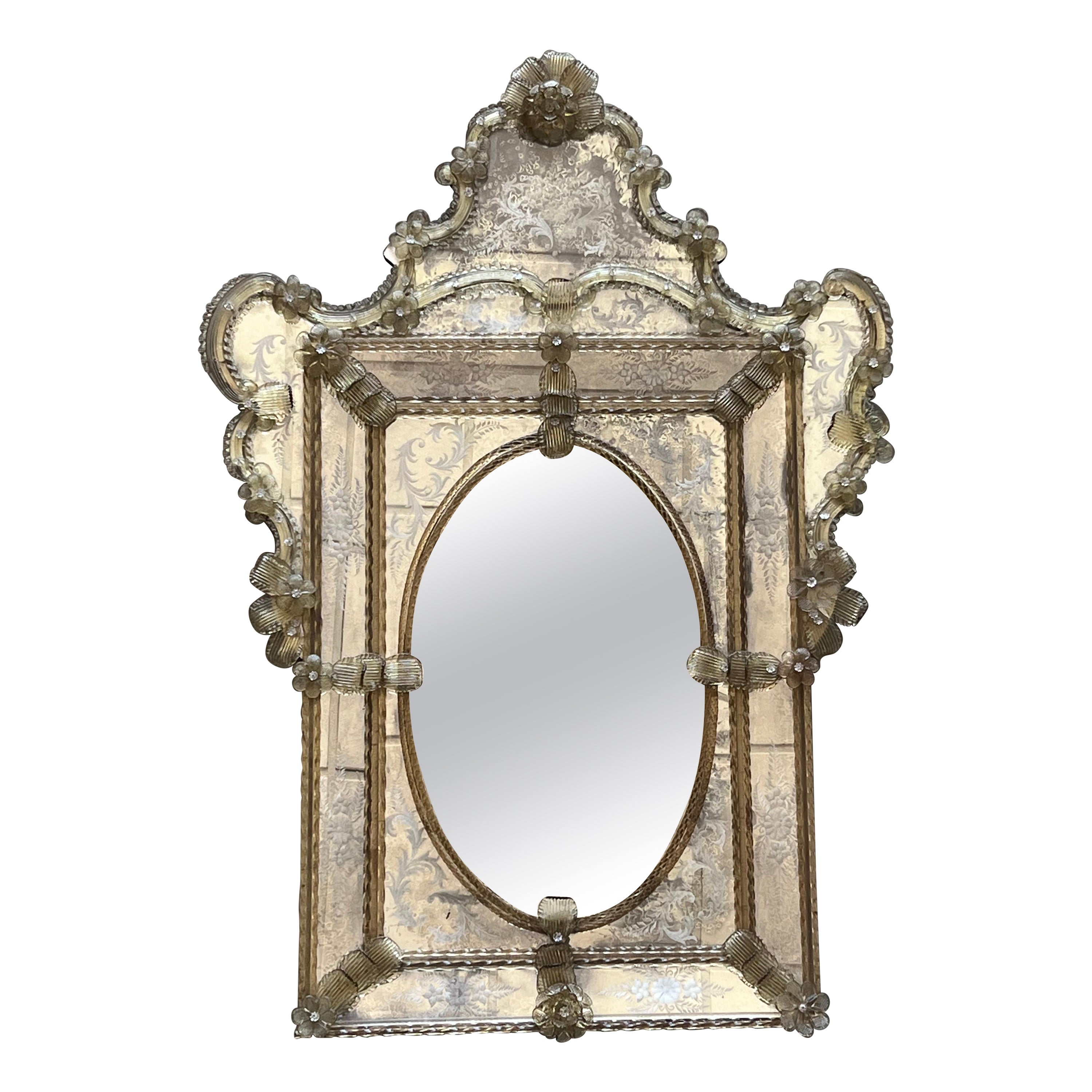Miroir vénitien rectangulaire du 18ème siècle avec dessus en crête, fait à la main et argenté