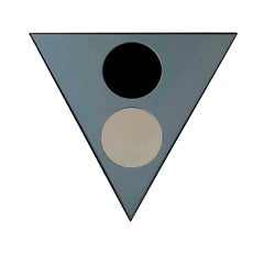 Moderner dreieckiger Spiegel „Amore e Psiche“, e Psiche, eisenfarben lackiert  grau-blau