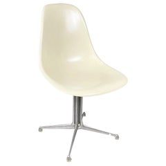 American Modern White Chair by Charles and Ray Eames for Herman Miller, 1960s