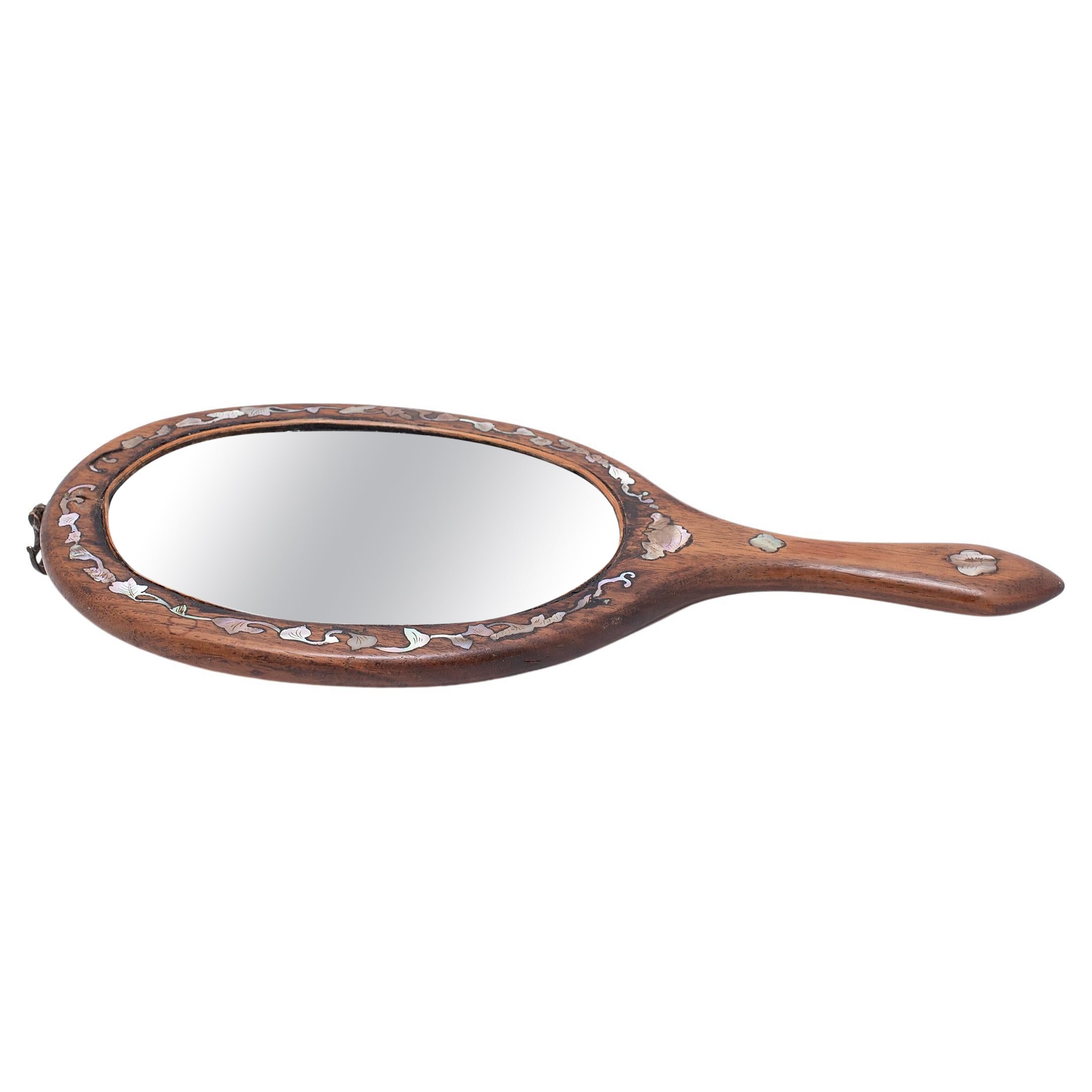 Miroir ovale chinois à main avec incrustation de nacre, vers 1930