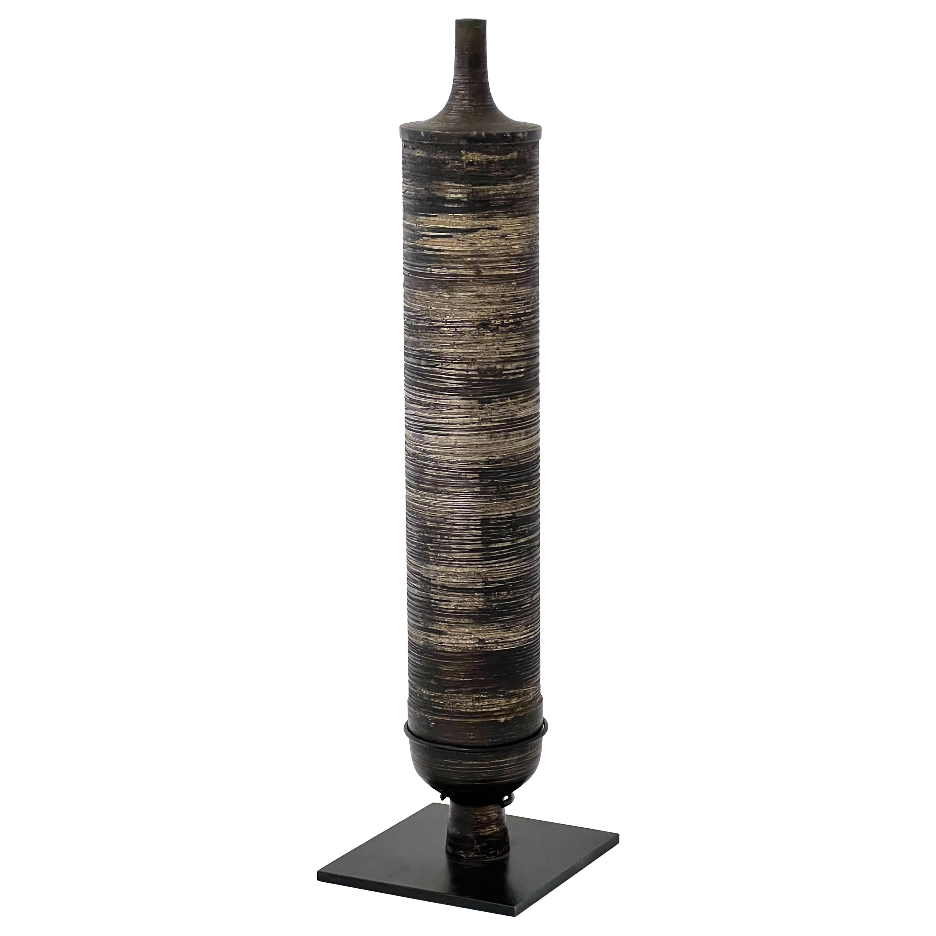 Vaso in bronzo modellato a mano di Lorenzo Burchiellaro in vendita