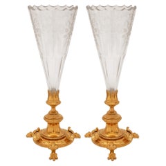 Paire de vases en bronze doré et verre gravé de la Renaissance française du XIXe siècle