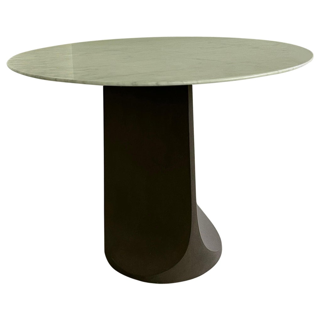 Table Togrul de Gordon Guillaumier avec plateau en marbre Tacchini, EN STOCK