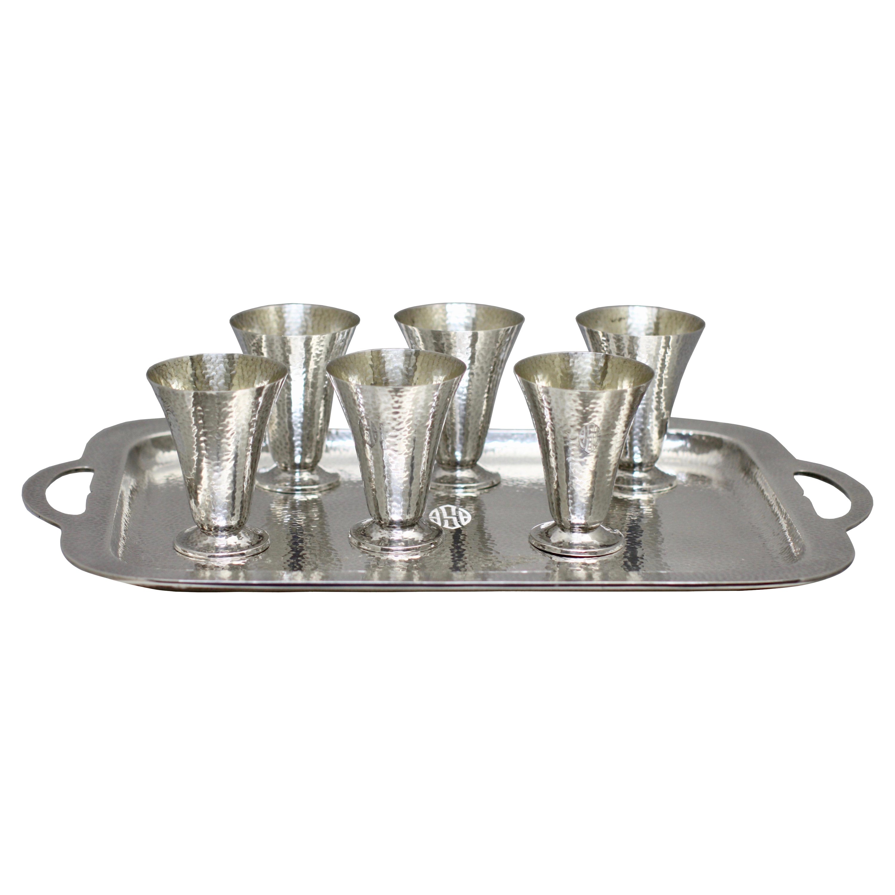  Sechs Gorham-Cocktailbecher aus Sterlingsilber  und ein Tablett aus Sterlingsilber