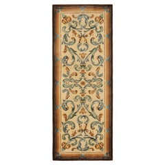 Tapis de couloir vintage de style Savonnerie beige avec motifs bleus