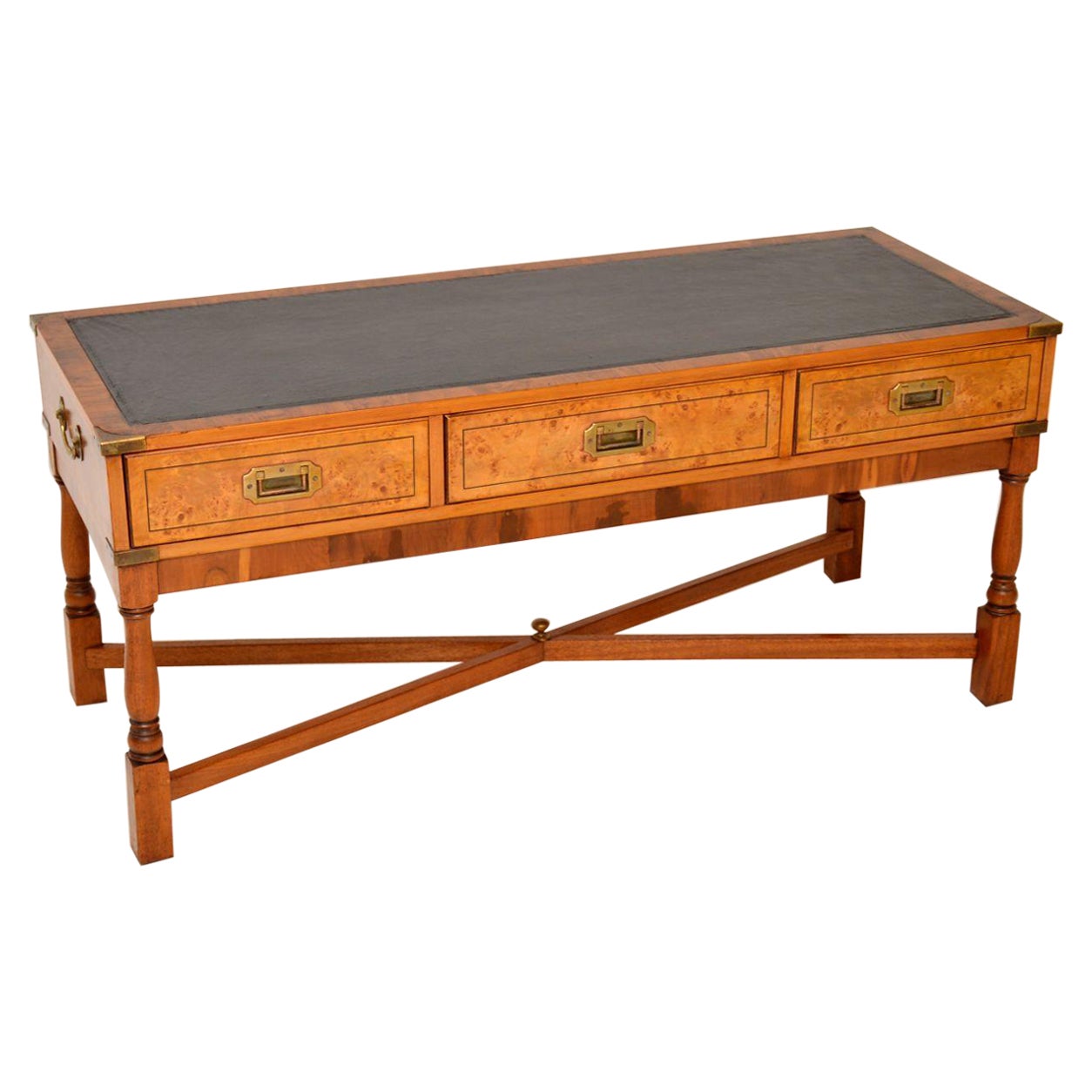 Table basse ancienne de style militaire Campaigner en vente