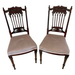 Paire de chaises d'appoint anciennes en acajou sculpté de l'époque victorienne