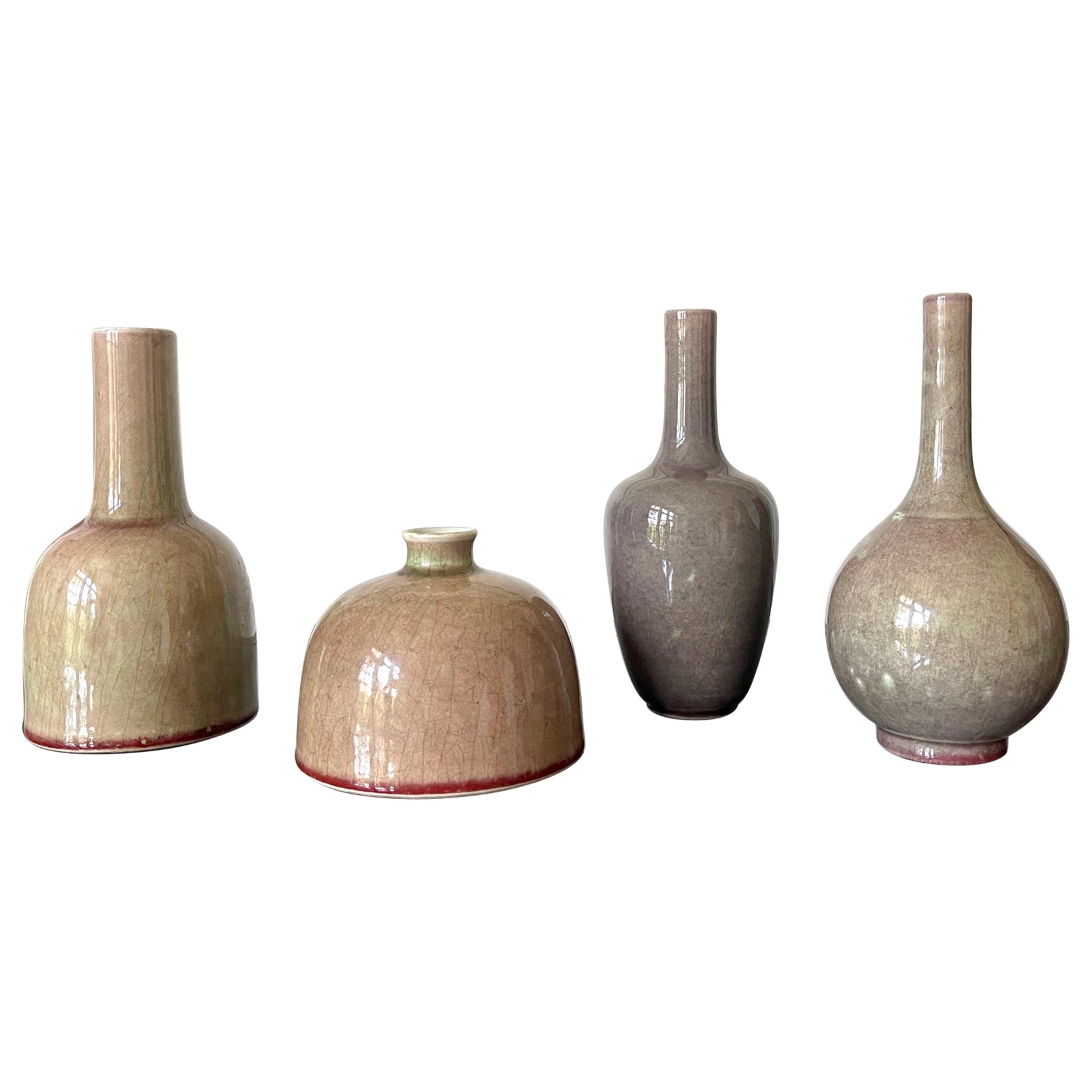 Kollektion von vier chinesischen Keramikvasen mit pfirsichfarbener glasierter Glasur