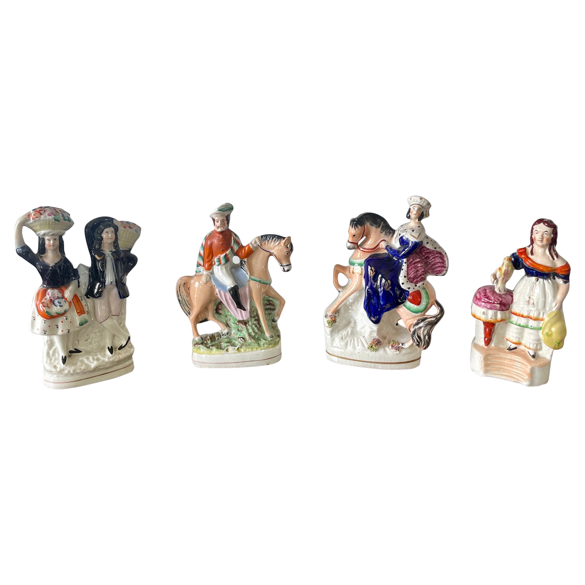 Quatre figurines anciennes à dos plat du Staffordshire