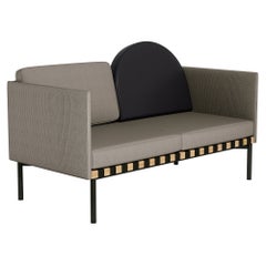 Petit canapé Friture Grid 2 Seater avec accoudoir gris-noir de Studio Pool